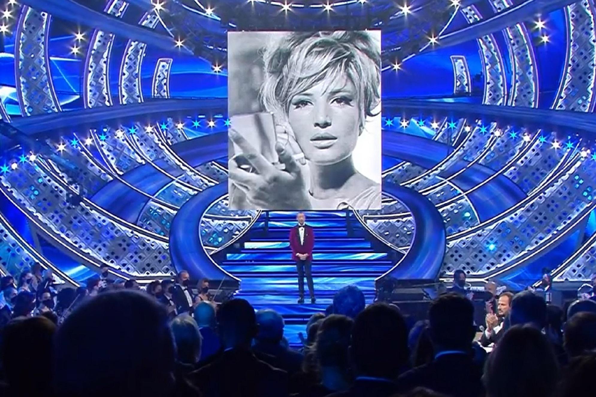 Sanremo 2022, seconda serata si apre con ricordo Monica Vitti