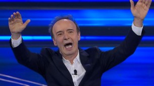 Sanremo 2023 al via, ovazione per Mattarella e Benigni-show
