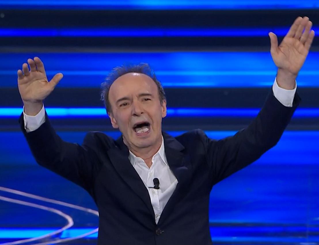 Sanremo 2023 al via, ovazione per Mattarella e Benigni-show