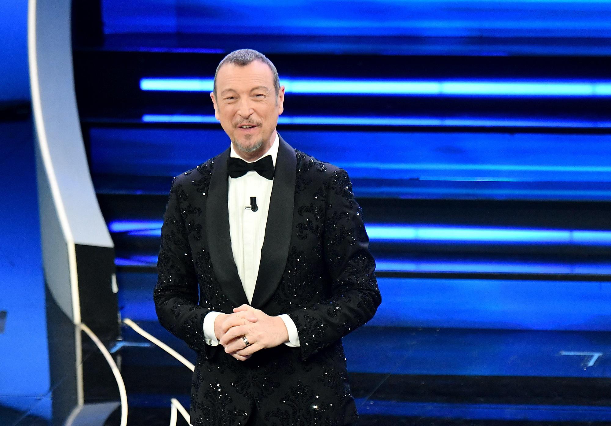 Sanremo 2023, Amadeus per i Colla Zio grida "Straguzzo"