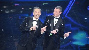 Sanremo 2023, Fiorello e Amadeus 'duettano' su indizi co-conduttrici
