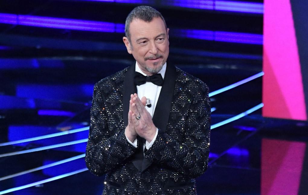 Sanremo 2024, Amadeus si commuove: "Un festival di tutti, grazie"