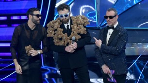 Sanremo 2024, Dargen D'Amico promosso da Unicef e Vaticano
