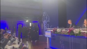 Sanremo 2024, Fiorello e il primo show il sala stampa - Video