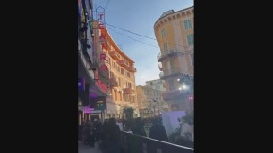 Sanremo 2024, lo show di Lorella Cuccarini in strada - Video