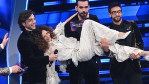 Sanremo 2024, Teresa Mannino e le scale: è subito show