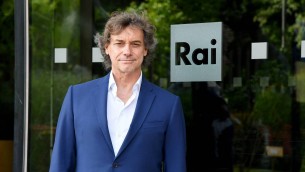 Sanremo 2025, Alberto Angela ospite alla finale: gli studi in America, i 3 figli e il rapimento