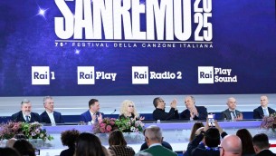 Sanremo 2025, come si vota? Regolamento e classifica con Carlo Conti: tutte le novità