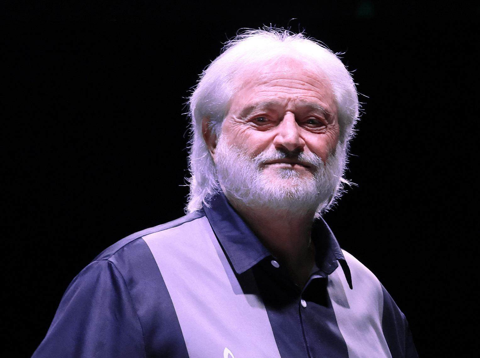 Sanremo 2025, l'escluso Amedeo Minghi lancia sondaggio su Fb