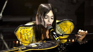 Sanremo 2025, Lucio Corsi chi è: l'infanzia, lo stile inconfondibile e l'amore per la Toscana