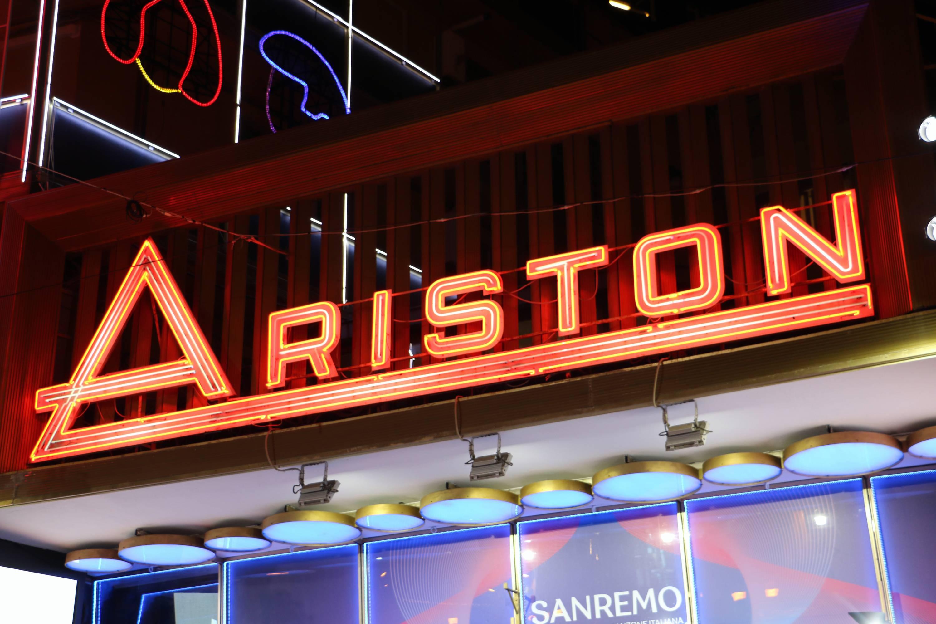 Sanremo 2025, slittano ufficialmente le date: Festival dall'11 al 15 febbraio