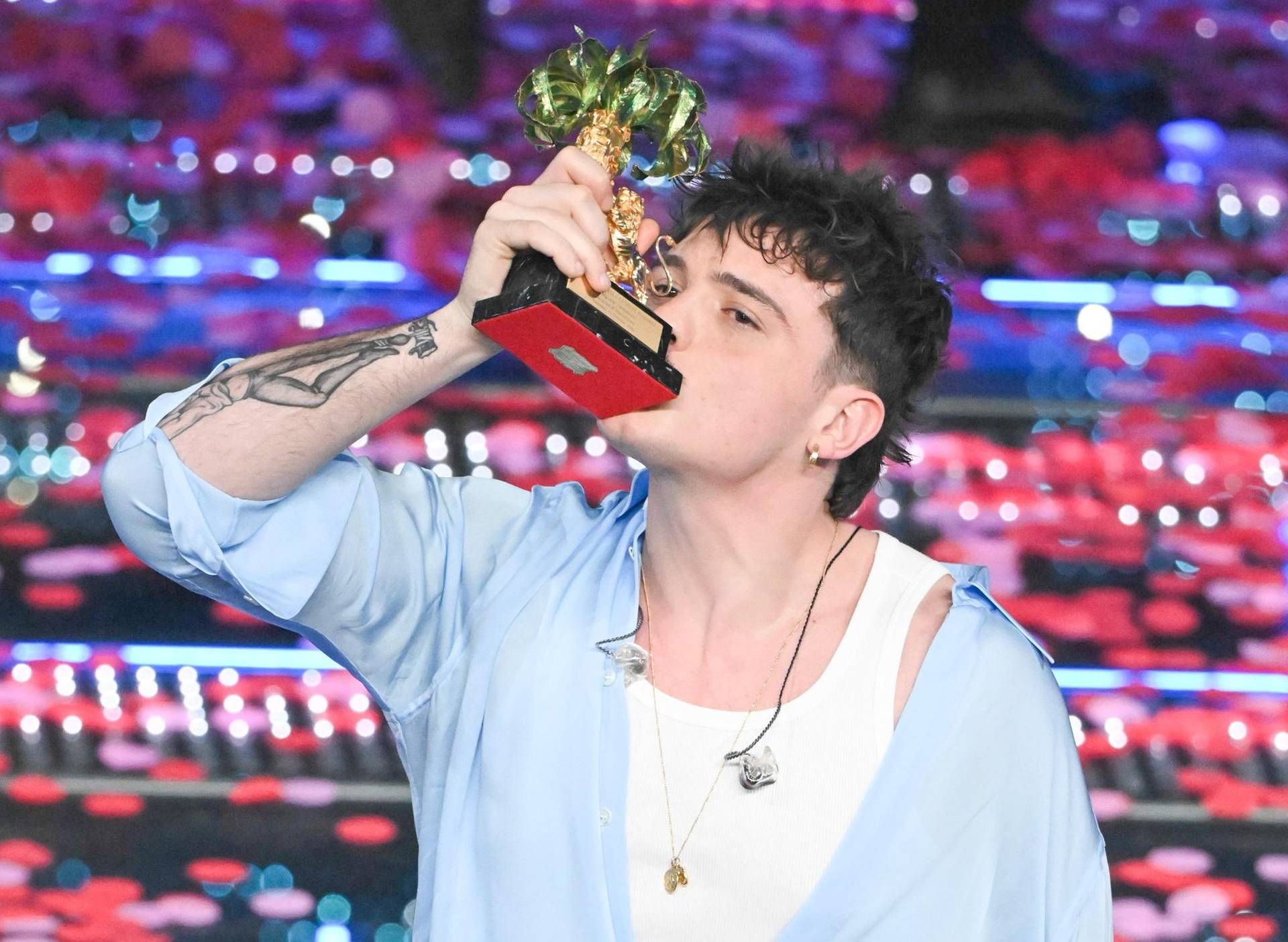 Sanremo 2025, trionfo Olly con 'Balorda Nostalgia': ecco il film della finale