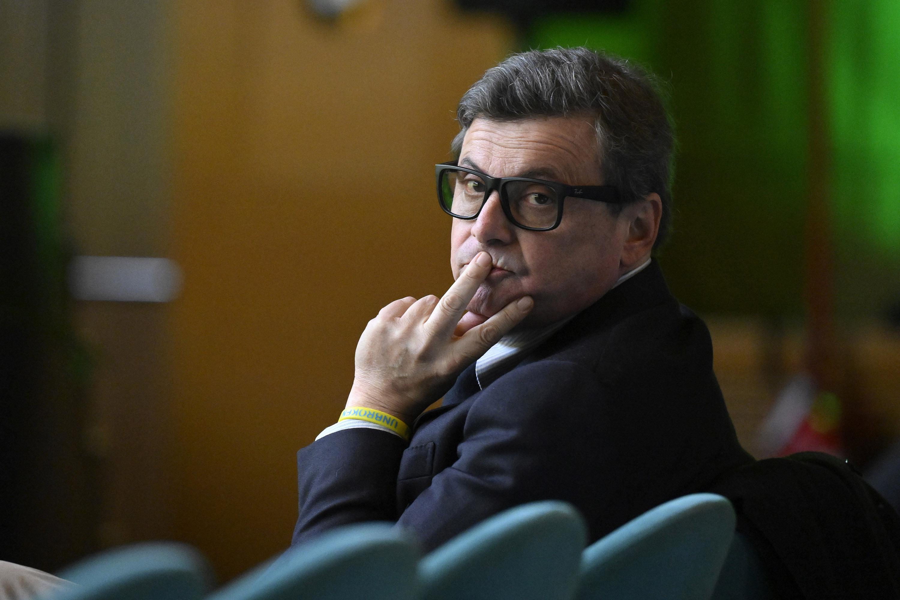 Santanchè, Calenda: "Non ha spiegato, dovrebbe dimettersi"