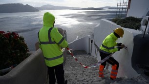 Santorini trema ancora, alto rischio frane per scosse sismiche