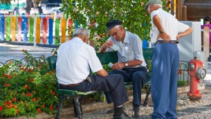 Sardegna, popolazione in calo: sempre meno residenti e più anziani