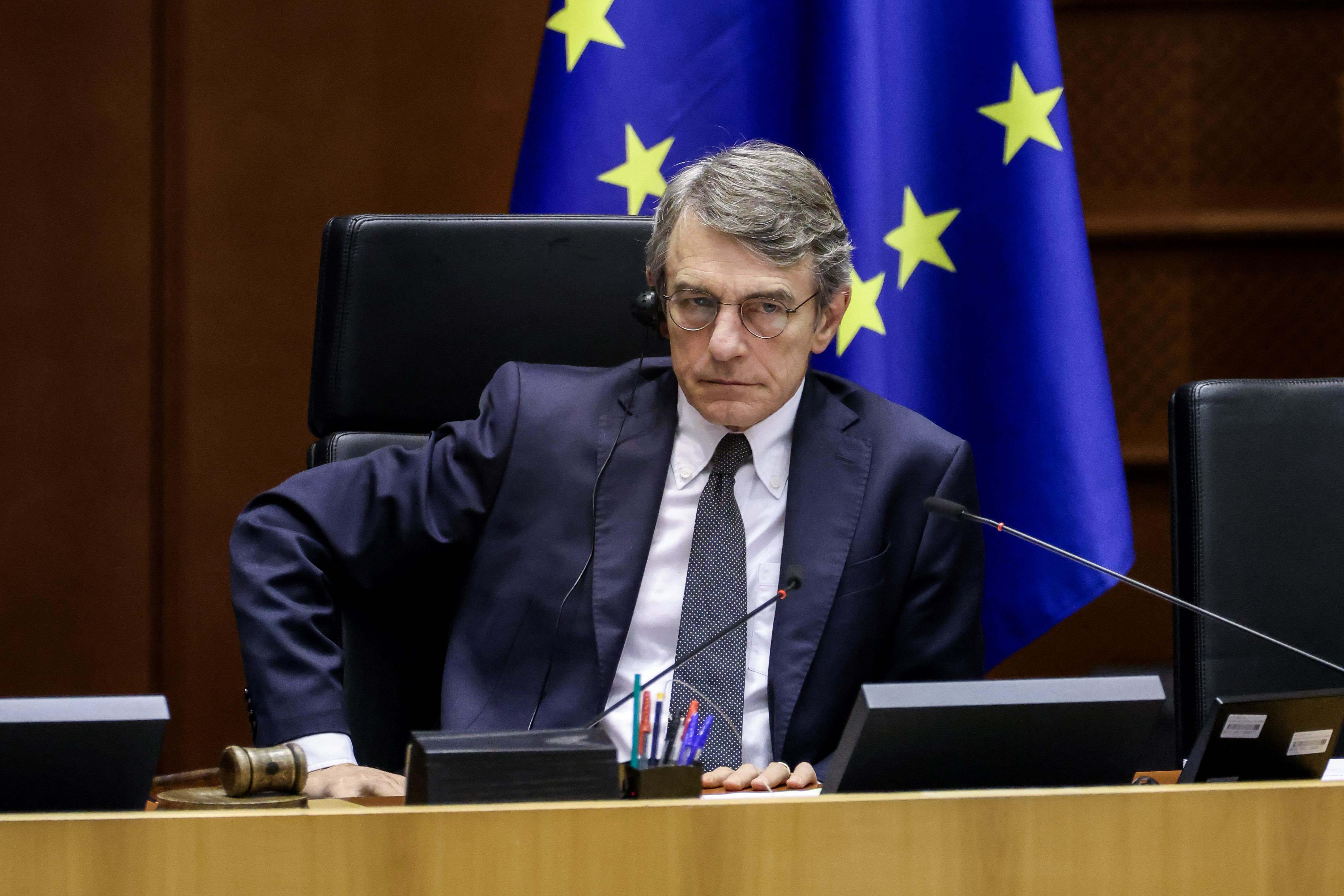 Sassoli contro Orban: "Chi non ama democrazia smantella parlamenti"