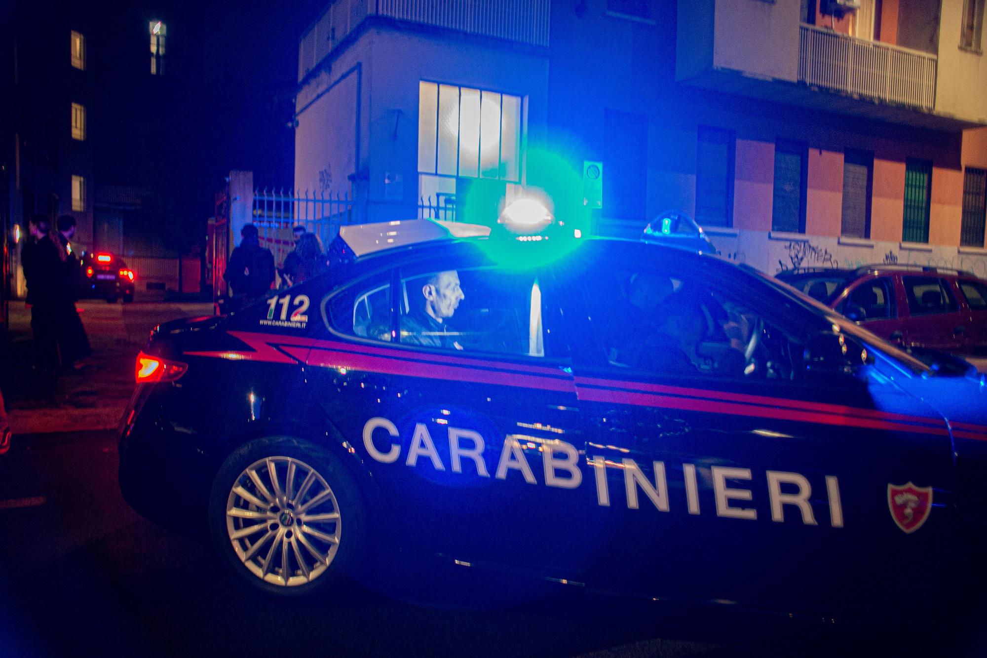 Savona, tenta di strangolare la moglie: arrestato 42enne