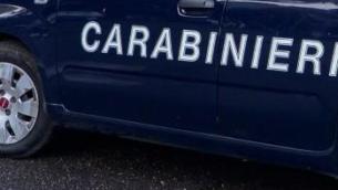Scaglia una freccia con un messaggio d'amore, 'Cupido' denunciato