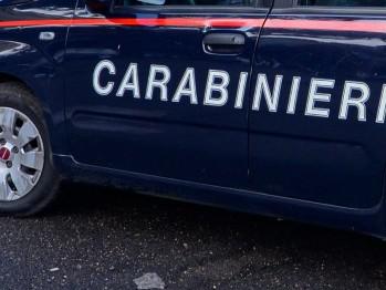 Scaglia una freccia con un messaggio d'amore, 'Cupido' denunciato
