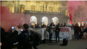 Scala: maschere in protesta, 'vostra eccellenza non vale senza nostra dignità'