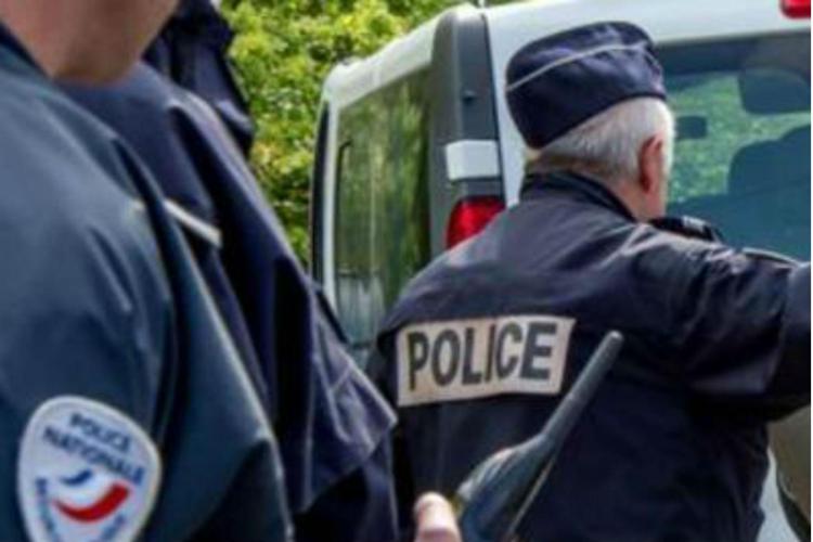 "Scene di guerra" fuori da liceo Lione, lanciati fuochi d'artificio