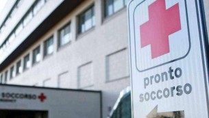 Schiacciato dalla sua auto messa in moto da bimbo, dichiarata morte cerebrale