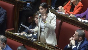 Schlein alla premier: "Scenda dal ring, mondo di 'Ameloni' smentito dai numeri"