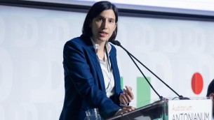 Schlein: "Da Trump delirio di onnipotenza