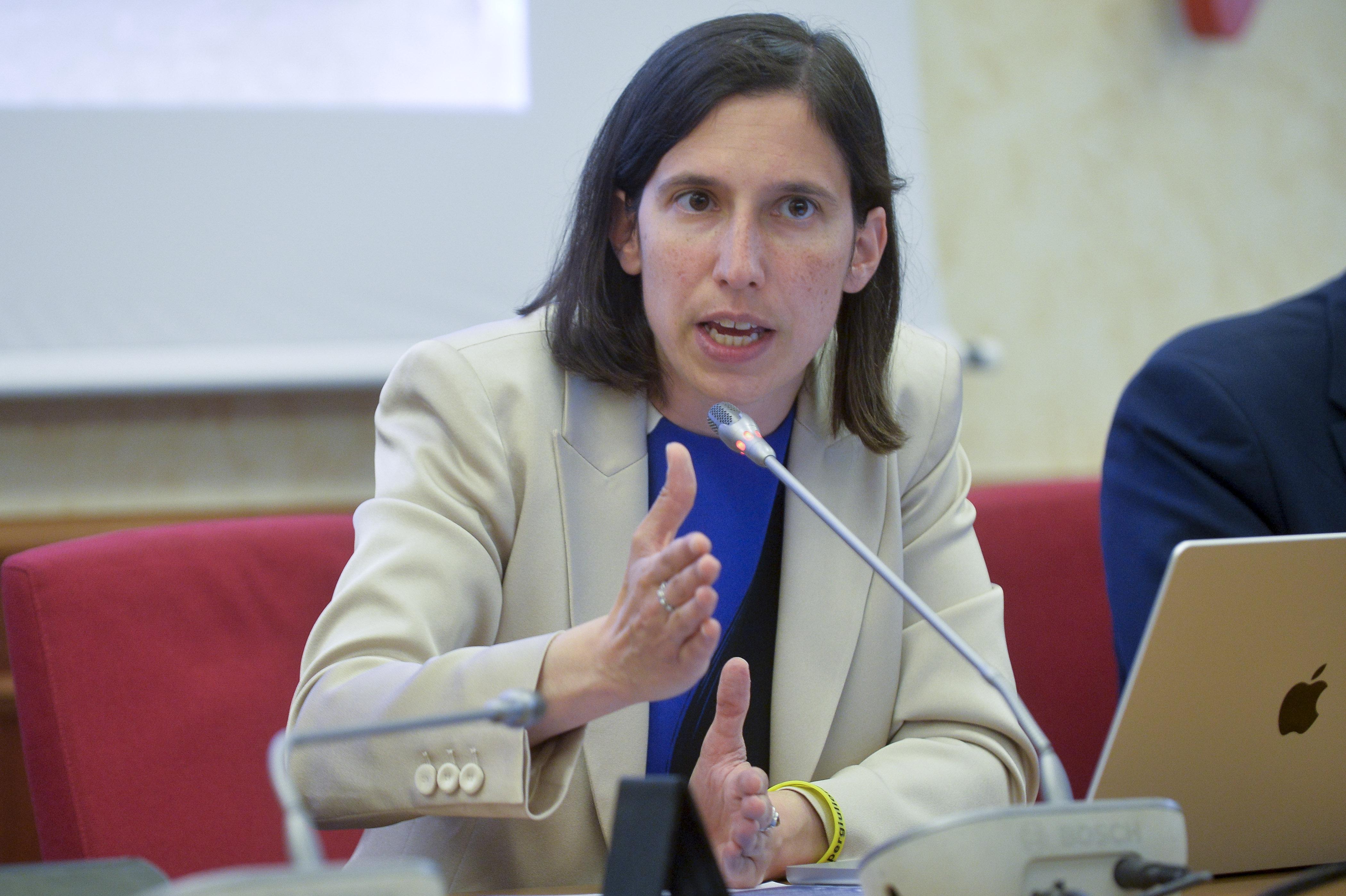 Schlein: "Governo fa festa ad Atreju ma lascia 900mila famiglie in povertà"