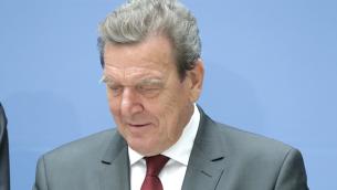 Schroeder: "Putin interessato a porre fine a guerra, ma non è facile"
