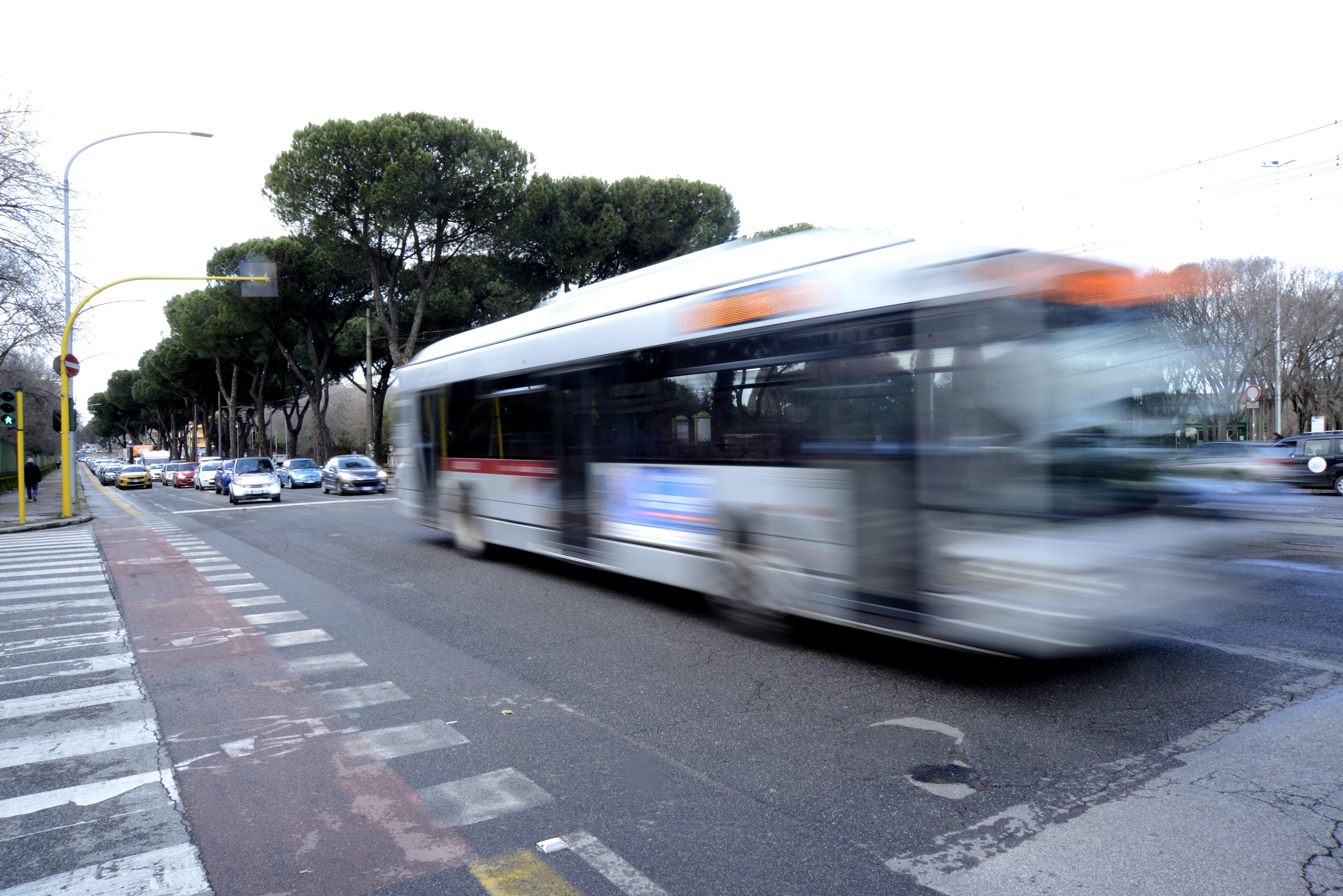 Sciopero 15 dicembre 2023, stop mezzi pubblici: da Roma a Milano, da Napoli a Torino