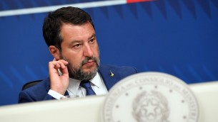 Sciopero trasporto pubblico, Salvini firma precettazione: protesta ridotta a 4 ore
