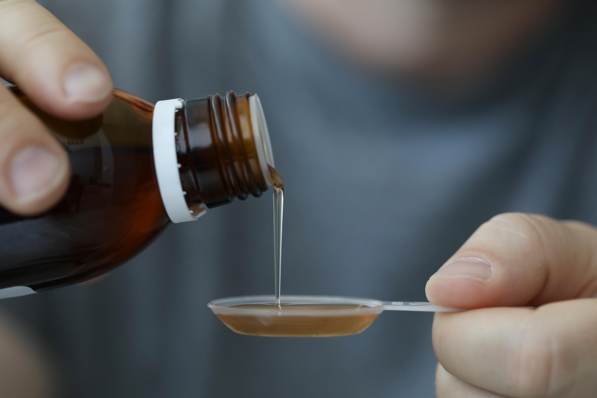 Sciroppi contaminati, allarme Oms su due farmaci: "Rischi gravi in bimbi"