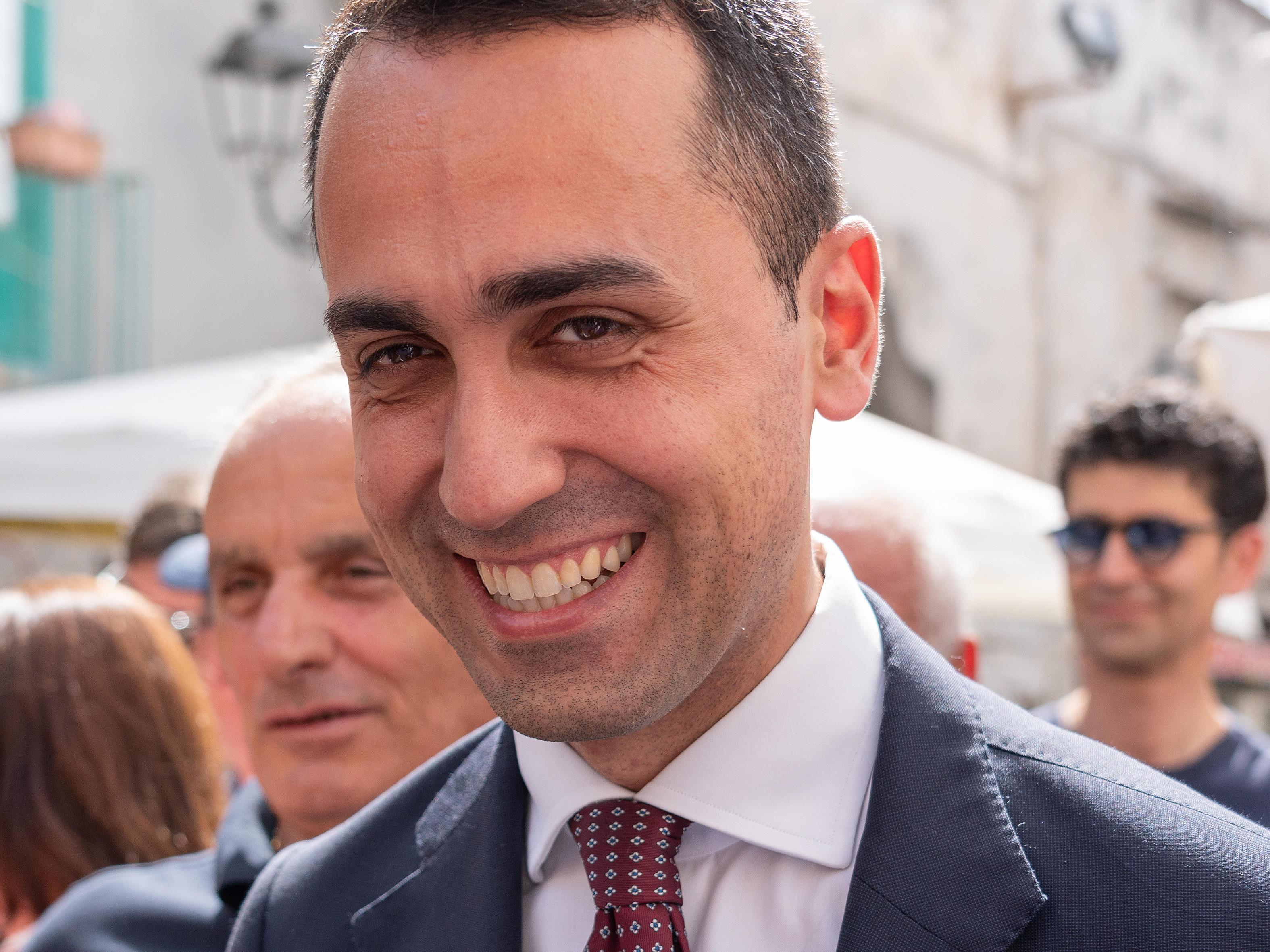 Scissione 5 stelle, sondaggio: Movimento cala al 6,9%, Di Maio al 4,7%