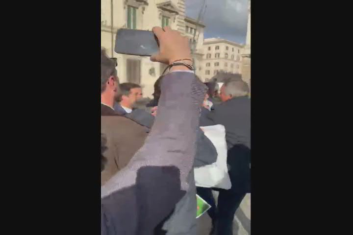 Scontro su carne coltivata, Magi: "Io e Della Vedova aggrediti da presidente Coldiretti" - Video