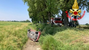 Scontro tra auto e ambulanza nel Lodigiano, 8 feriti: grave bimbo di tre anni