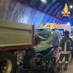Scontro tra camion e auto sulla statale 'Dei Due Mari', due morti nel Catanzarese