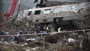 Scontro treni Grecia, 43 morti: proteste ad Atene, Salonicco e Larissa