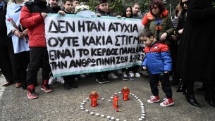 Scontro treni Grecia, migliaia in piazza davanti Parlamento Atene