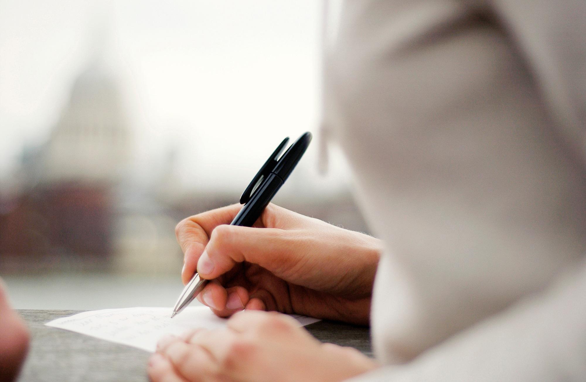 Scrittura a mano a rischio, monito dell'Accademia della Crusca