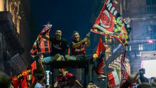 Scudetto Milan, bus scoperto a Milano: il percorso