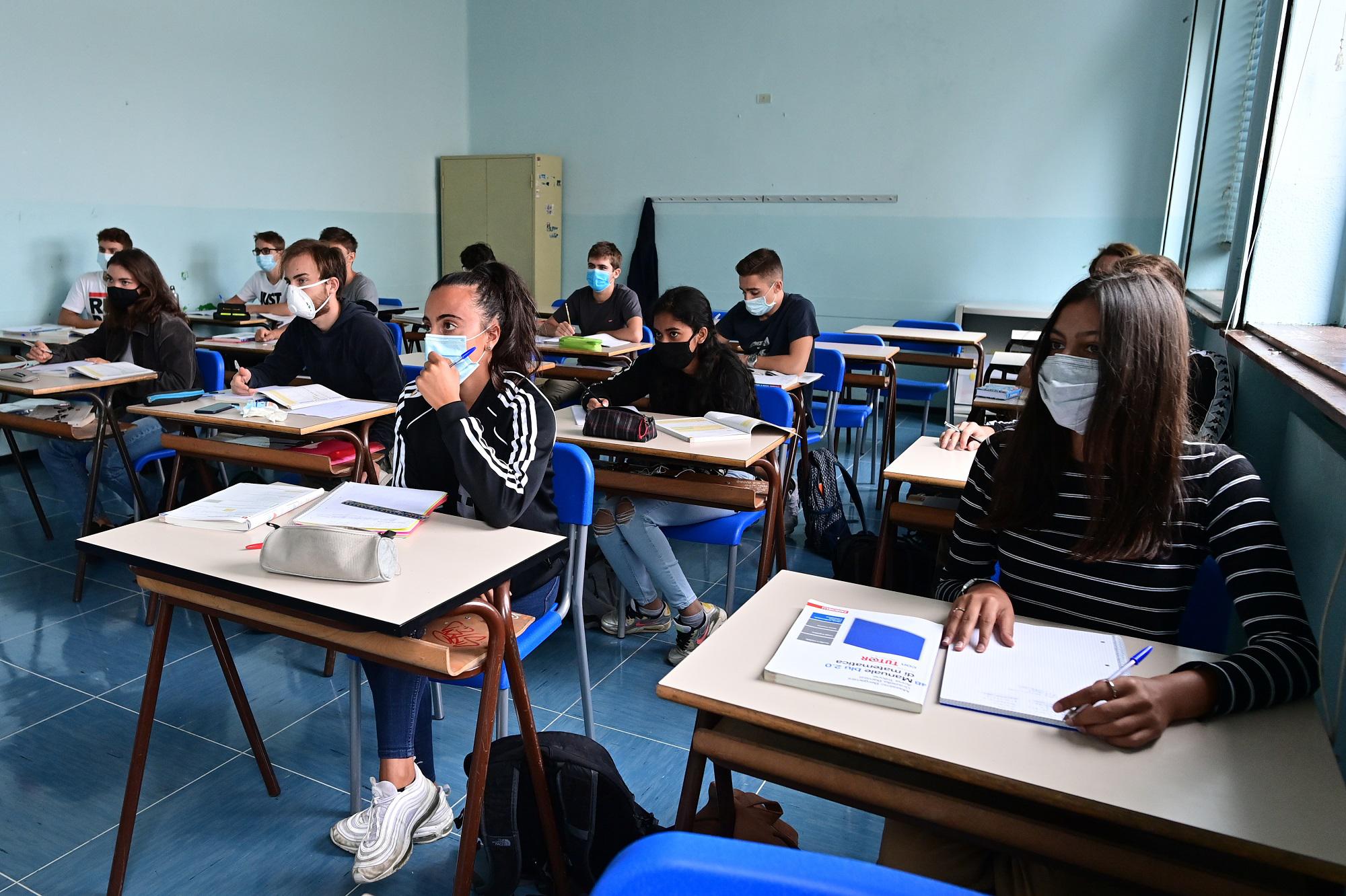 Scuola, Bianchi: "A settembre tutti gli studenti in classe"