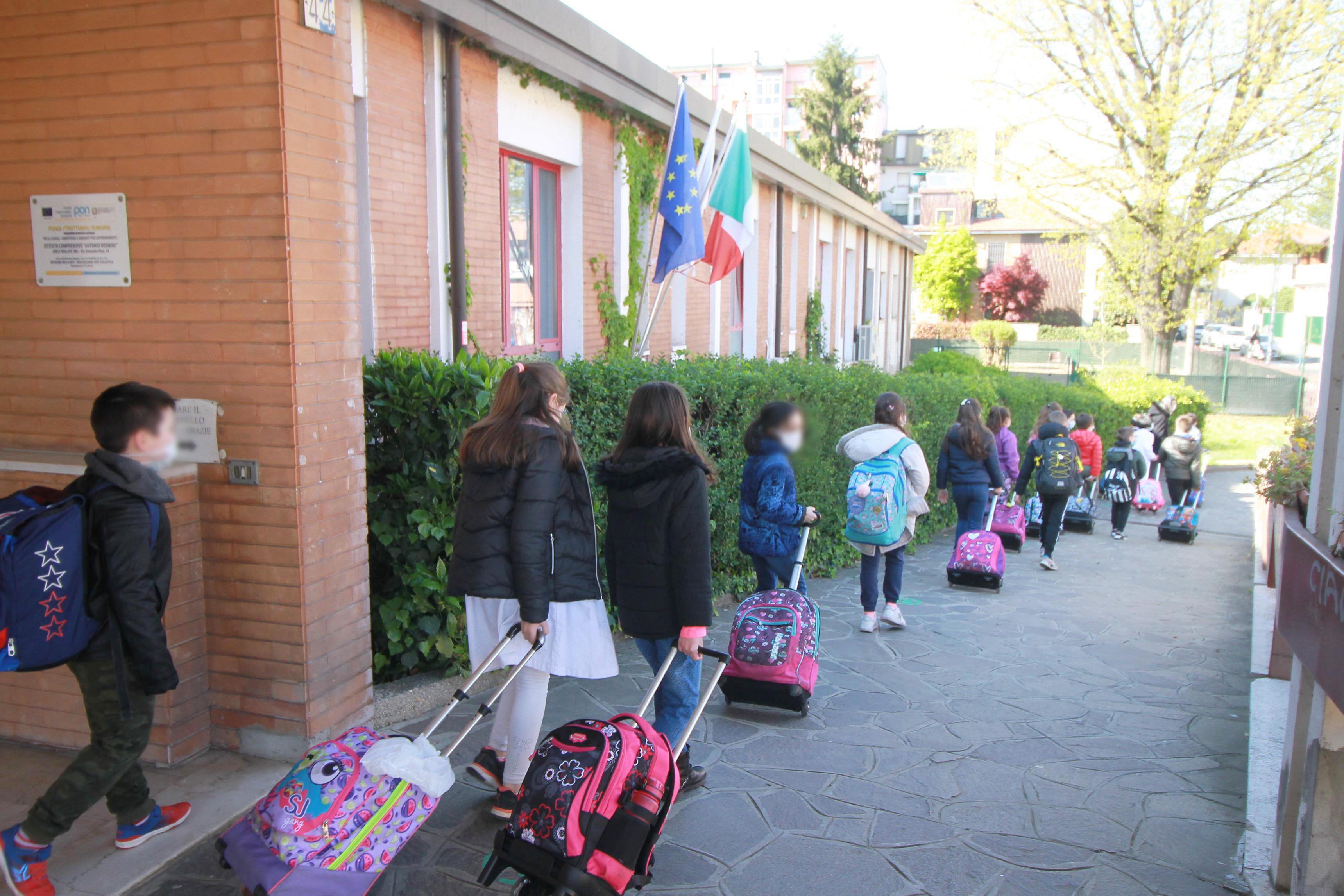 Scuola, da lunedì in classe 8 studenti su 10