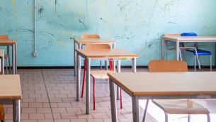 Scuola, De Luca: "Rinviare riapertura di 20-30 giorni"