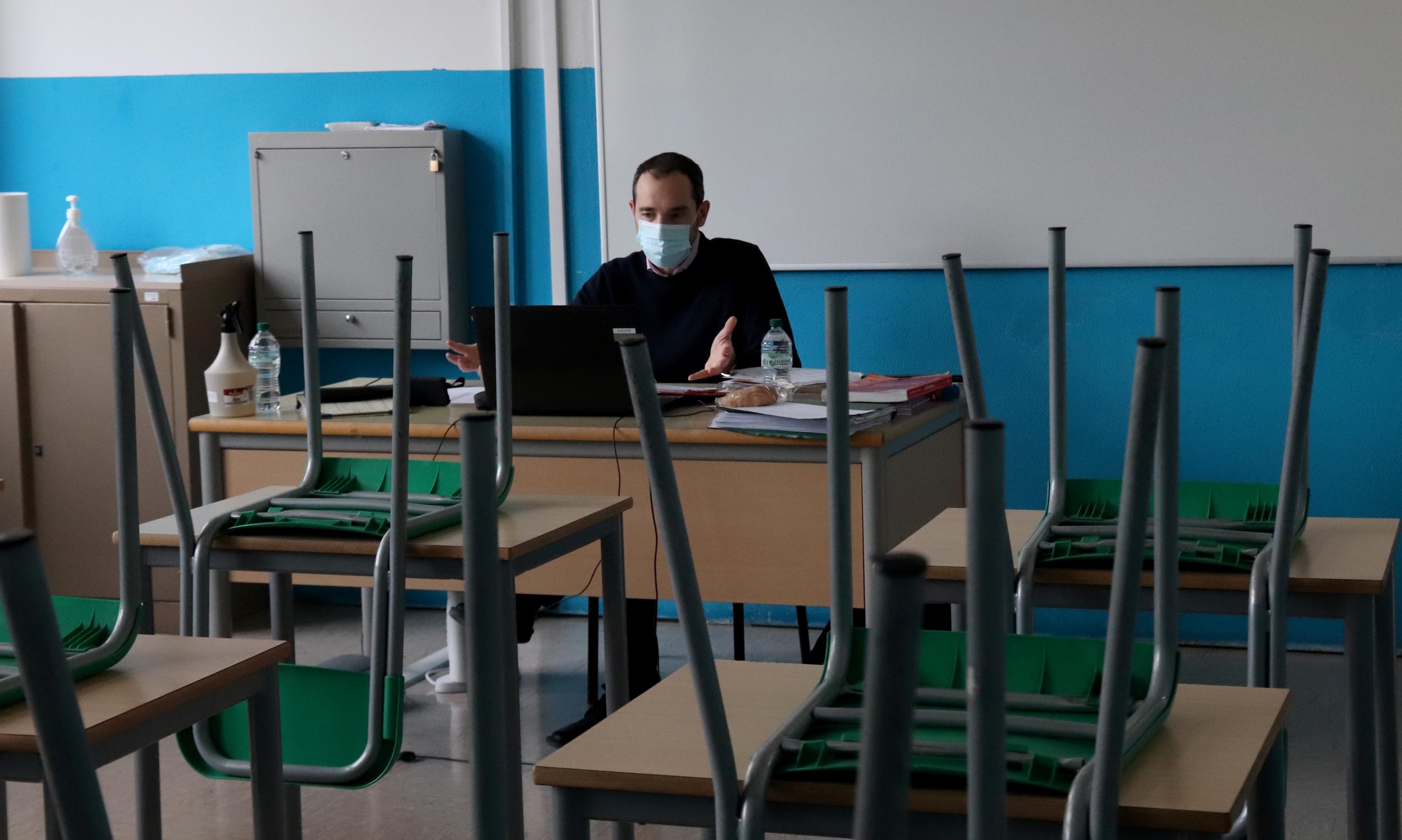 Scuola, Figliuolo a Regioni: "Entro 20 agosto dati precisi su prof vaccinati"