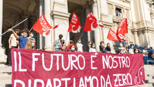 Scuola: 'il futuro è nostro, ripartiamo da zero', flash mob studenti in tutta Italia e davanti al Mi