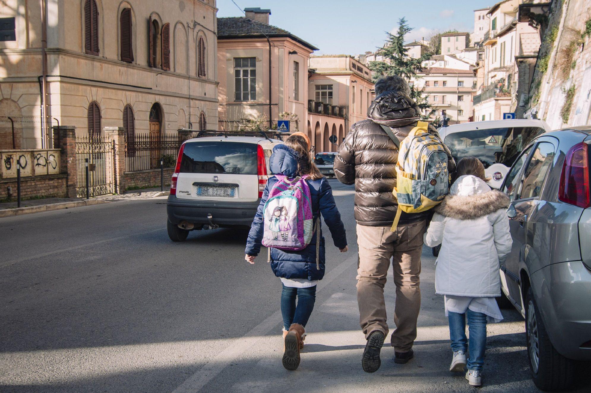 Scuola, il ministro: "Direzione di marcia è presenza al 100%"