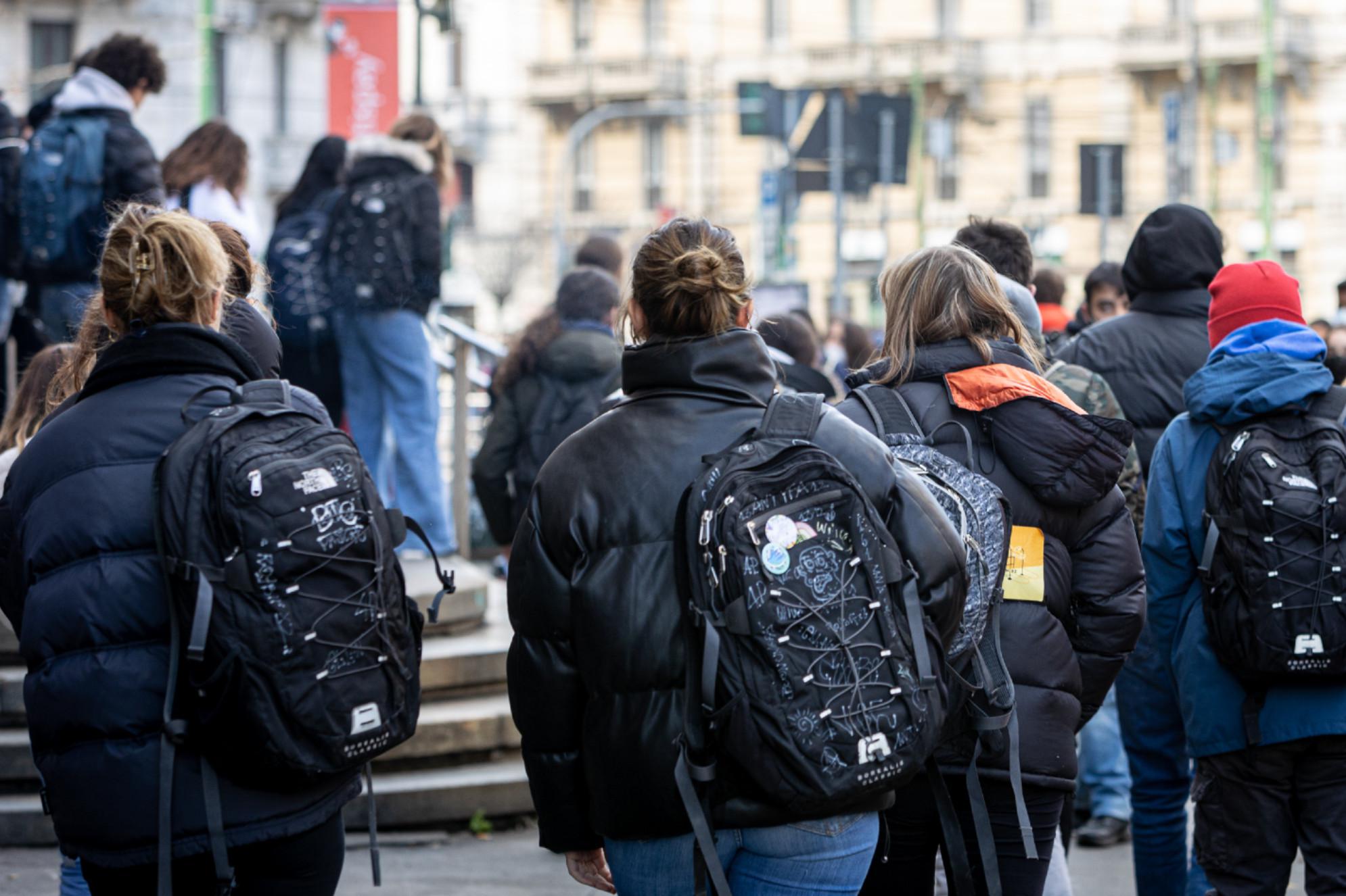 Scuola, oggi il rientro tra nuove misure, Dad e assenze