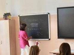 Scuola, stretta di Valditara: "In un prossimo Cdm arresto in flagranza per chi aggredisce i prof"
