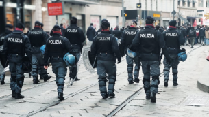 Scuola: studenti manifestano a Milano contro alternanza scuola-lavoro e maturità